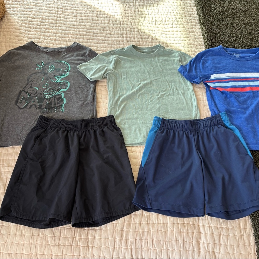 Boys Sz 6/7 Graphic and Striped T-Shirts w/ Shorts + 1 Solid Green Tee (Group2)